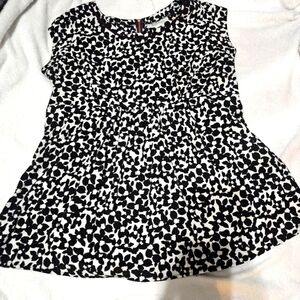 Motherhood maternity large top black white flowers